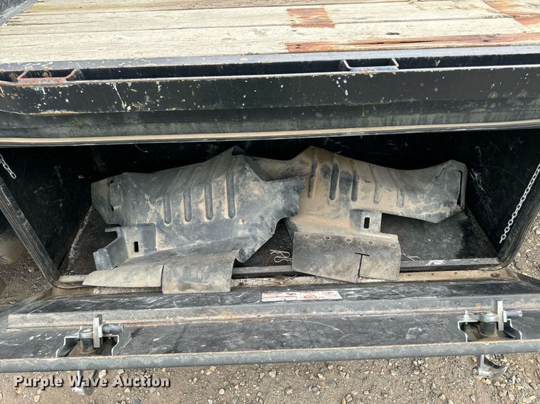 image for item DP8458 2005 GMC C7500 flatbed truck