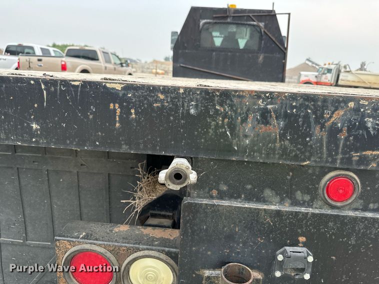 image for item DP8458 2005 GMC C7500 flatbed truck