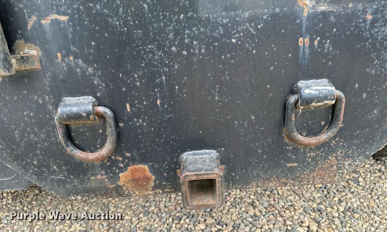 image for item DP8458 2005 GMC C7500 flatbed truck