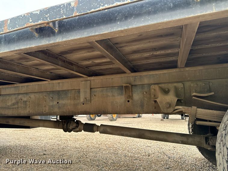 image for item DP8458 2005 GMC C7500 flatbed truck