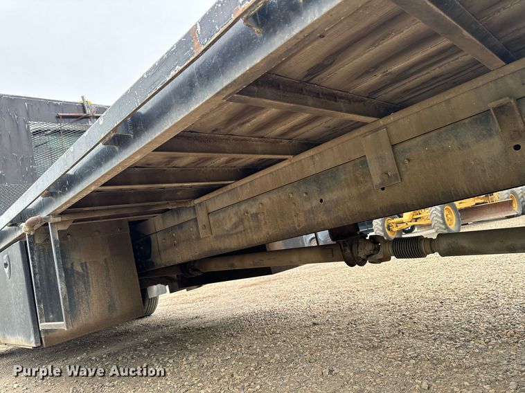 image for item DP8458 2005 GMC C7500 flatbed truck