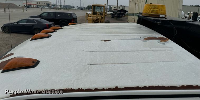 image for item DP8458 2005 GMC C7500 flatbed truck