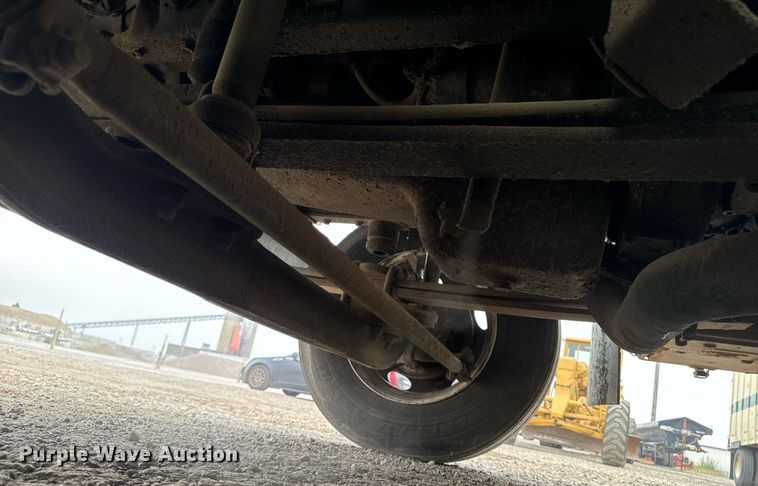 image for item DP8458 2005 GMC C7500 flatbed truck