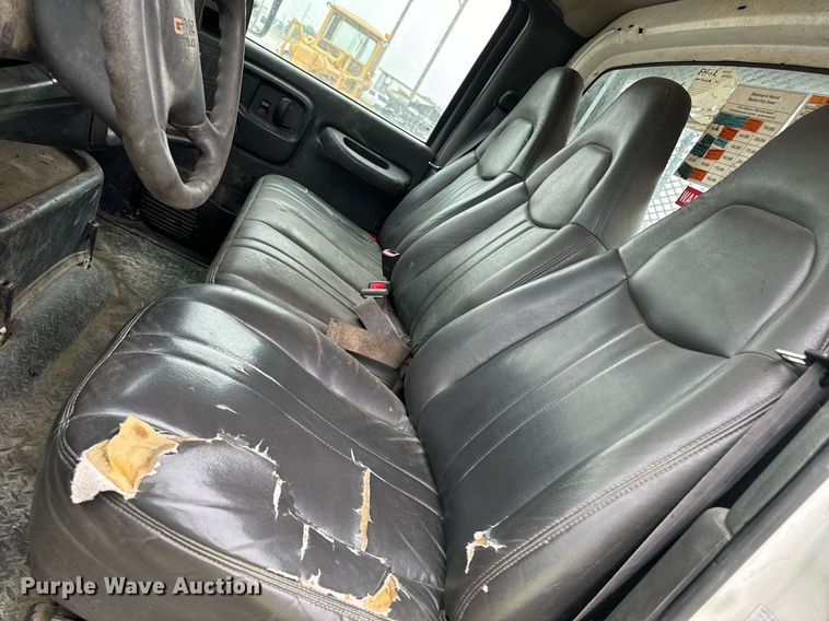 image for item DP8458 2005 GMC C7500 flatbed truck