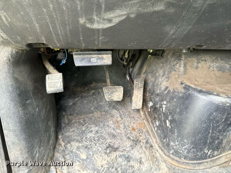 image for item DP8458 2005 GMC C7500 flatbed truck