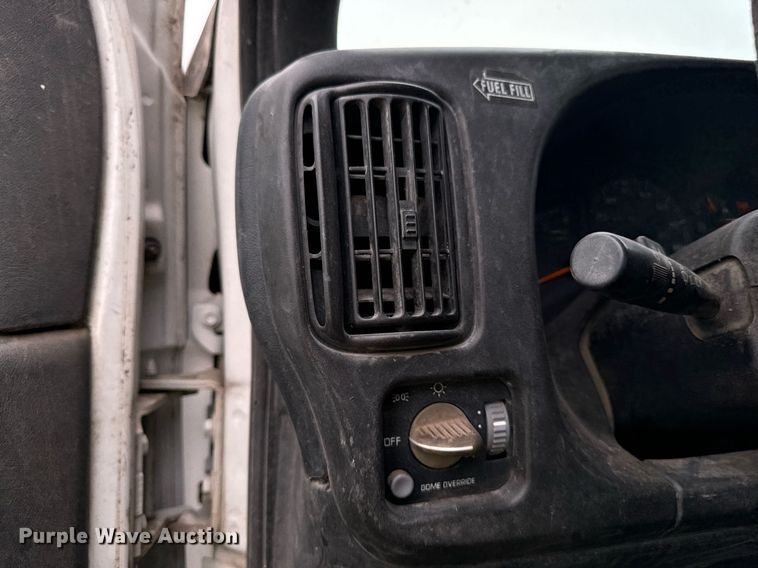 image for item DP8458 2005 GMC C7500 flatbed truck