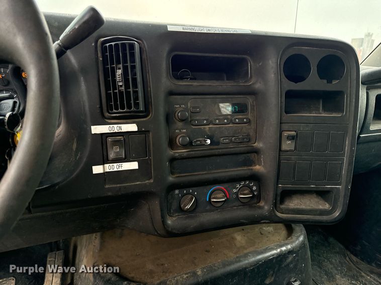 image for item DP8458 2005 GMC C7500 flatbed truck