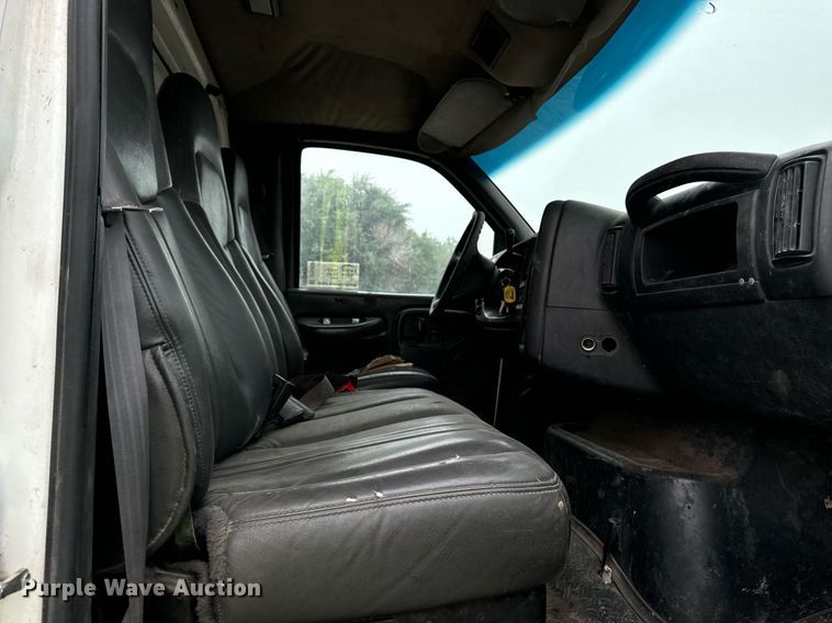 image for item DP8458 2005 GMC C7500 flatbed truck