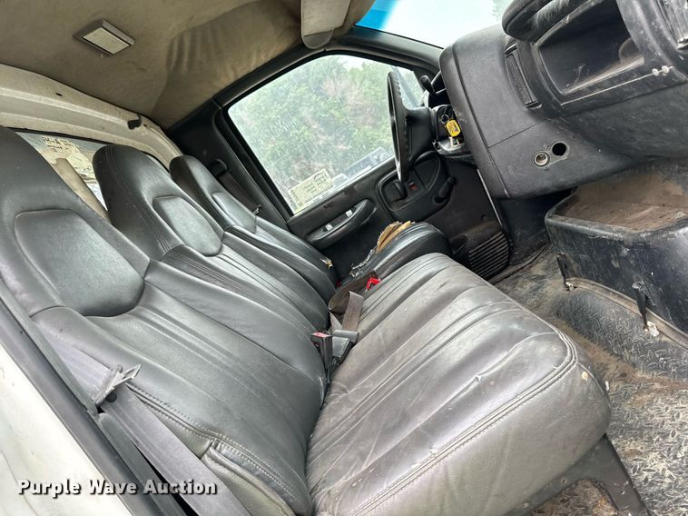 image for item DP8458 2005 GMC C7500 flatbed truck