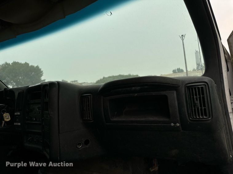 image for item DP8458 2005 GMC C7500 flatbed truck