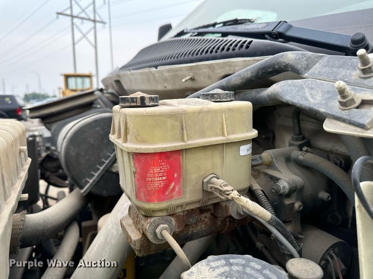 image for item DP8458 2005 GMC C7500 flatbed truck