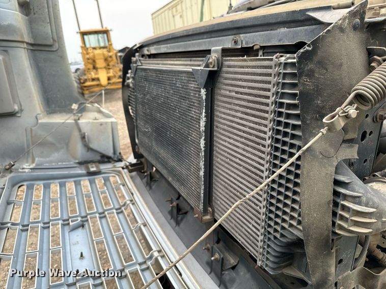 image for item DP8458 2005 GMC C7500 flatbed truck