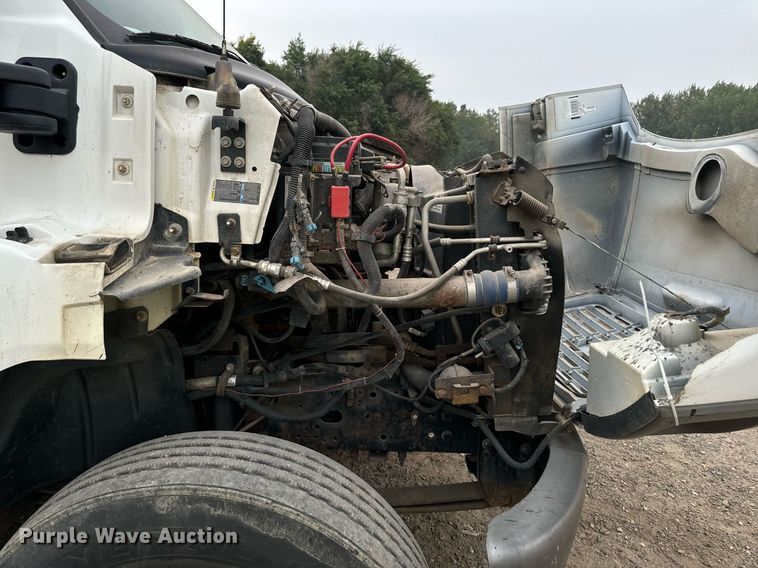 image for item DP8458 2005 GMC C7500 flatbed truck