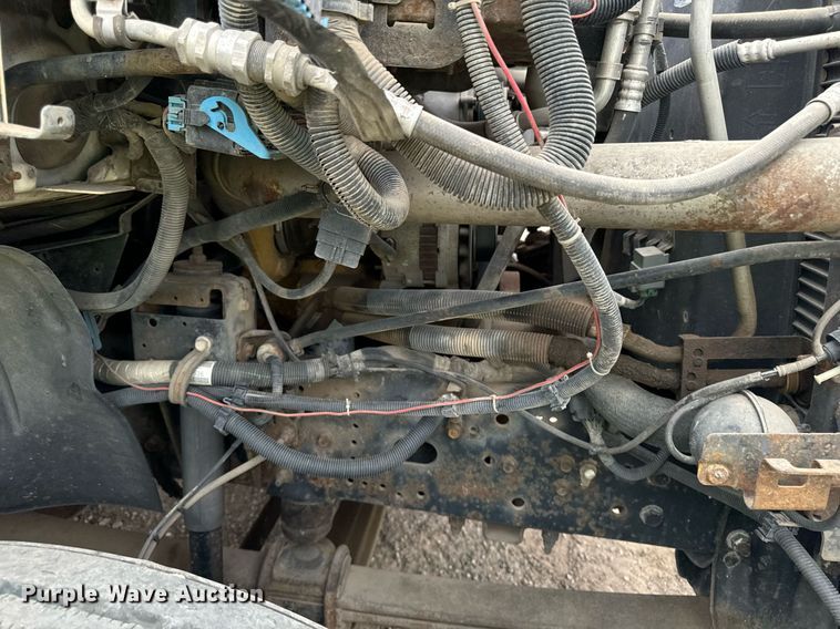 image for item DP8458 2005 GMC C7500 flatbed truck