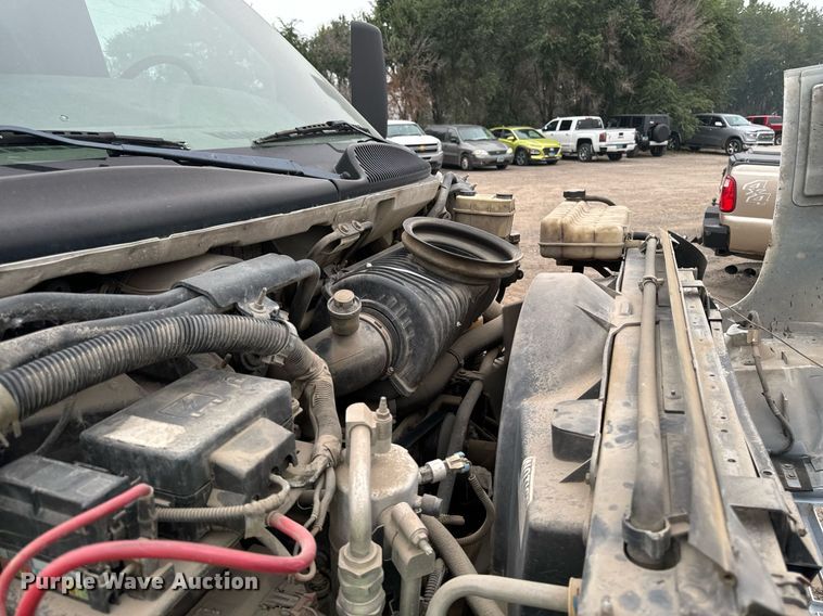 image for item DP8458 2005 GMC C7500 flatbed truck