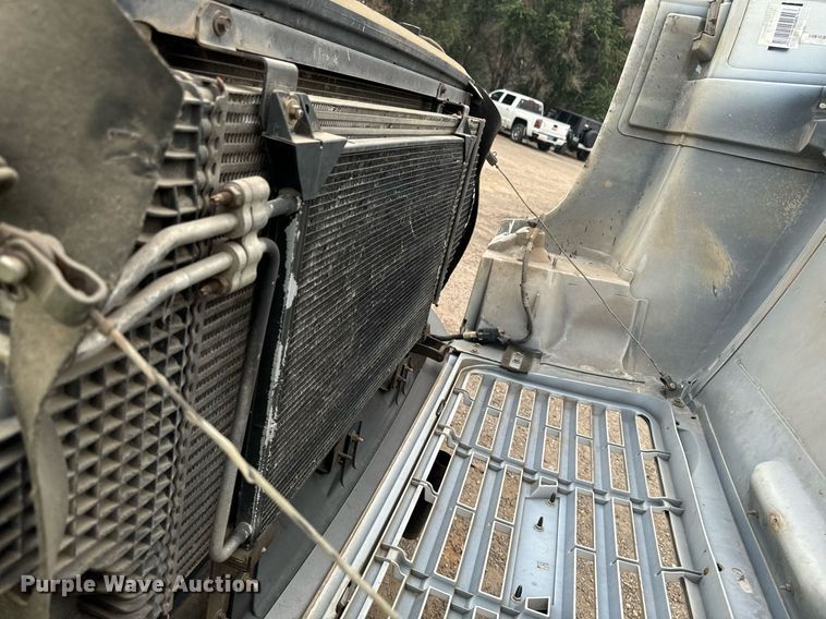 image for item DP8458 2005 GMC C7500 flatbed truck