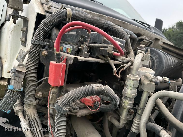 image for item DP8458 2005 GMC C7500 flatbed truck