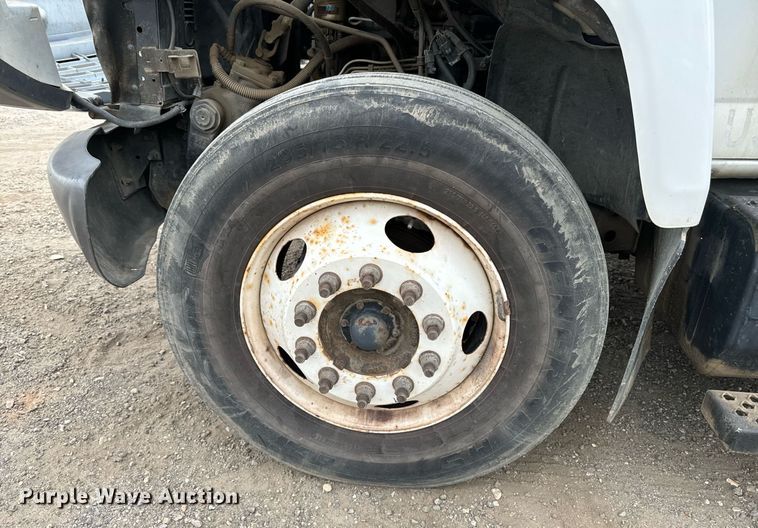 image for item DP8458 2005 GMC C7500 flatbed truck