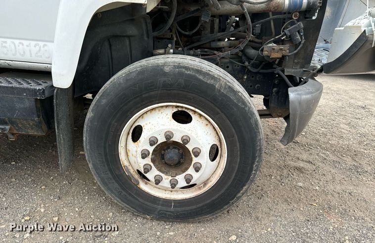 image for item DP8458 2005 GMC C7500 flatbed truck