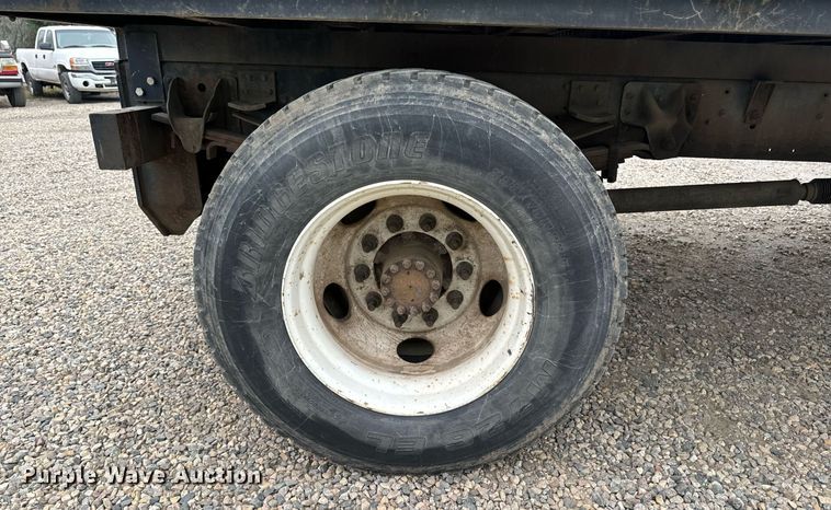 image for item DP8458 2005 GMC C7500 flatbed truck