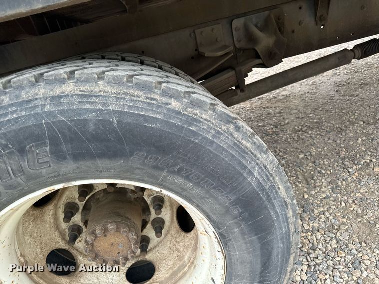 image for item DP8458 2005 GMC C7500 flatbed truck