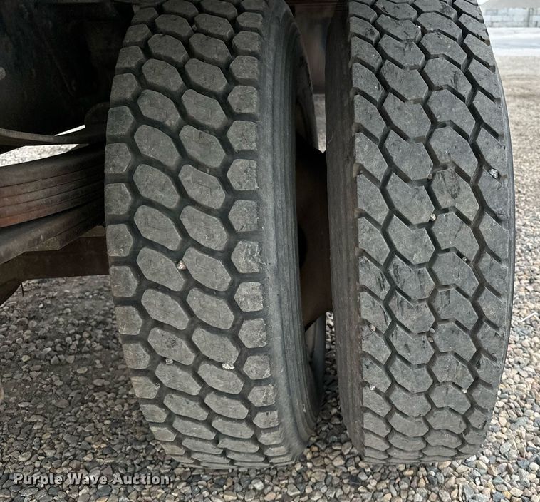 image for item DP8458 2005 GMC C7500 flatbed truck