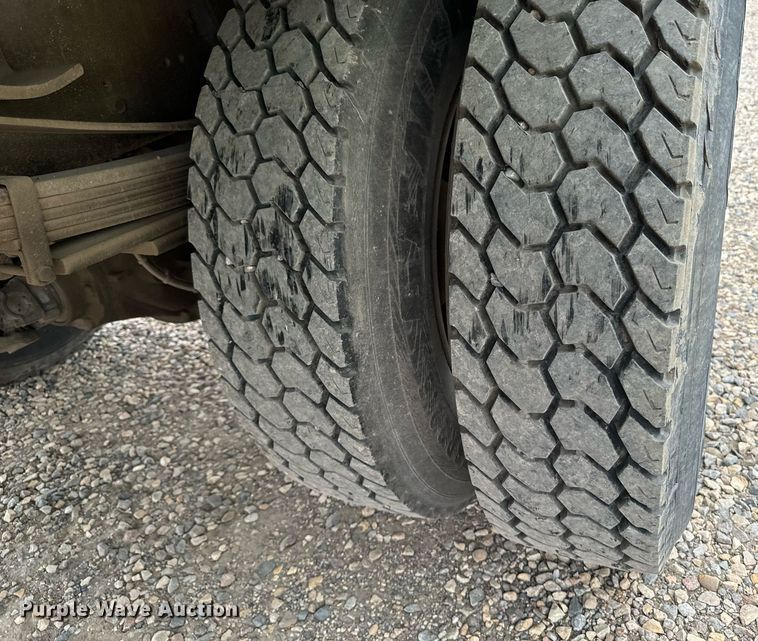 image for item DP8458 2005 GMC C7500 flatbed truck