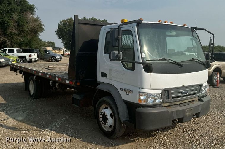 image for item DP8459 2006 Ford LCF flatbed truck