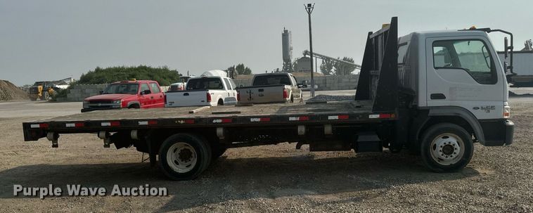 image for item DP8459 2006 Ford LCF flatbed truck