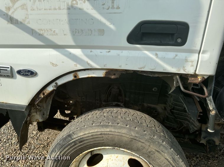 image for item DP8459 2006 Ford LCF flatbed truck