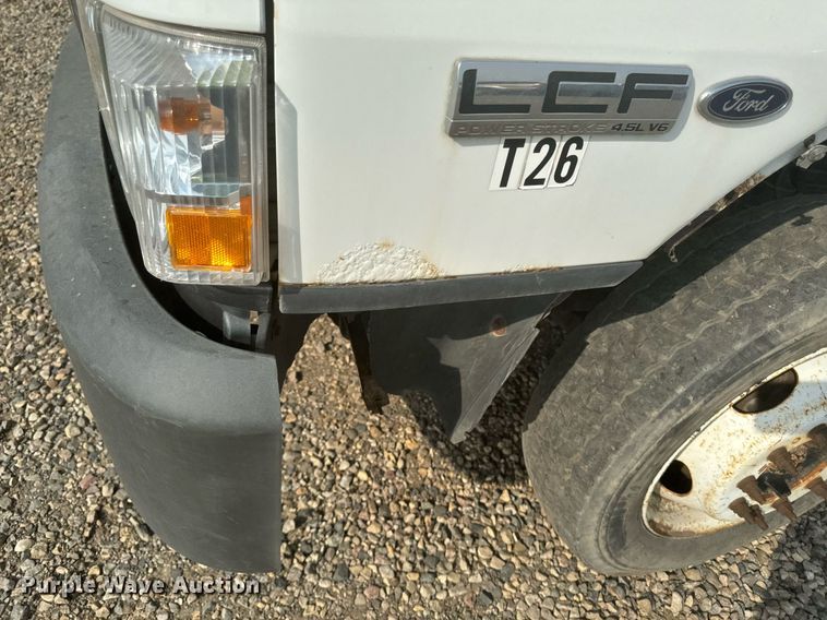 image for item DP8459 2006 Ford LCF flatbed truck