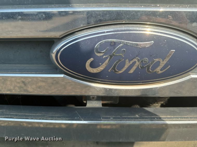 image for item DP8459 2006 Ford LCF flatbed truck