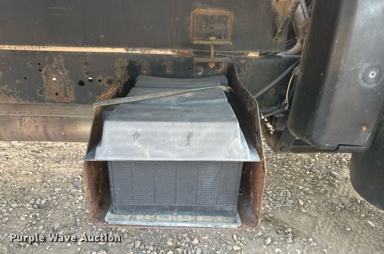 image for item DP8459 2006 Ford LCF flatbed truck