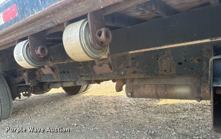 image for item DP8459 2006 Ford LCF flatbed truck