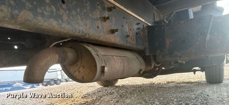 image for item DP8459 2006 Ford LCF flatbed truck