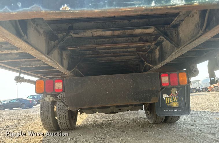 image for item DP8459 2006 Ford LCF flatbed truck