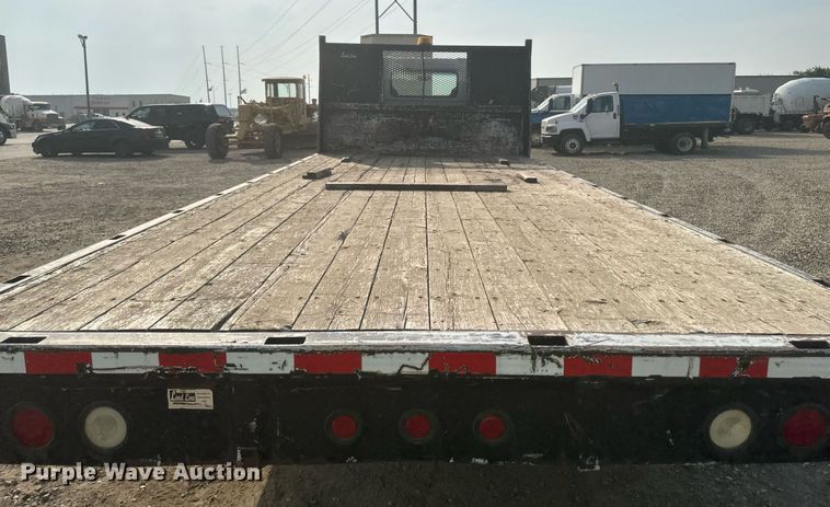 image for item DP8459 2006 Ford LCF flatbed truck