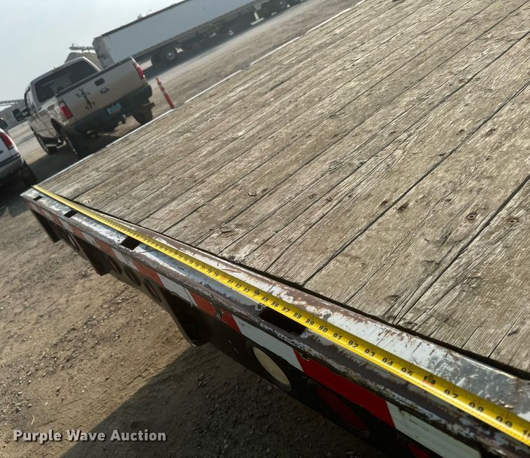 image for item DP8459 2006 Ford LCF flatbed truck