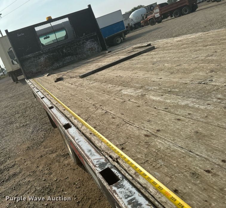 image for item DP8459 2006 Ford LCF flatbed truck