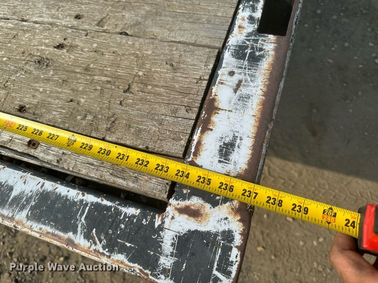 image for item DP8459 2006 Ford LCF flatbed truck