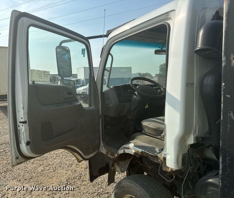 image for item DP8459 2006 Ford LCF flatbed truck