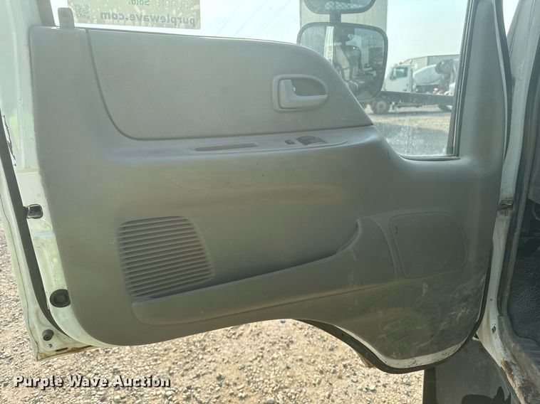 image for item DP8459 2006 Ford LCF flatbed truck