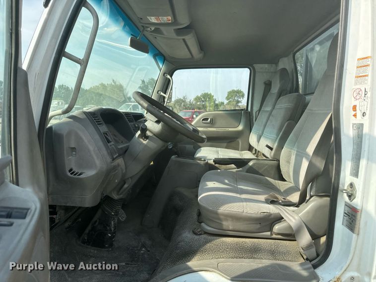 image for item DP8459 2006 Ford LCF flatbed truck