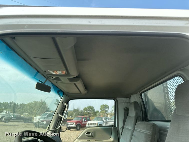 image for item DP8459 2006 Ford LCF flatbed truck