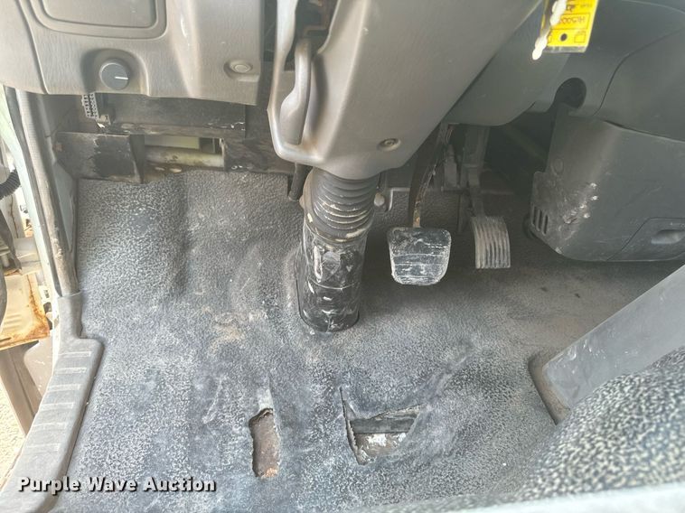 image for item DP8459 2006 Ford LCF flatbed truck