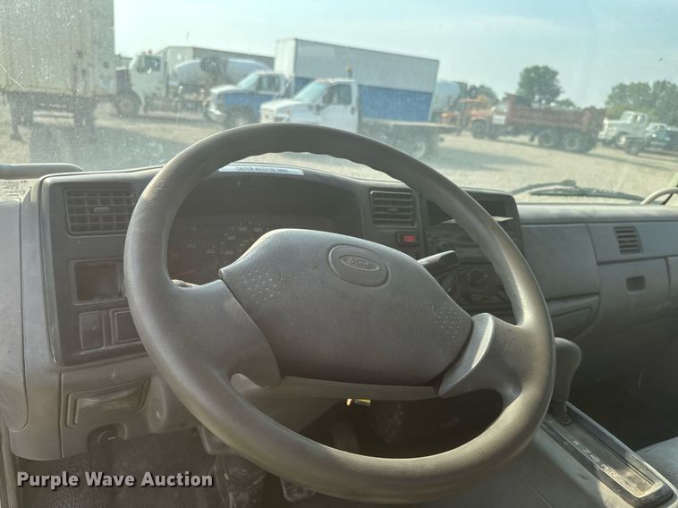 image for item DP8459 2006 Ford LCF flatbed truck