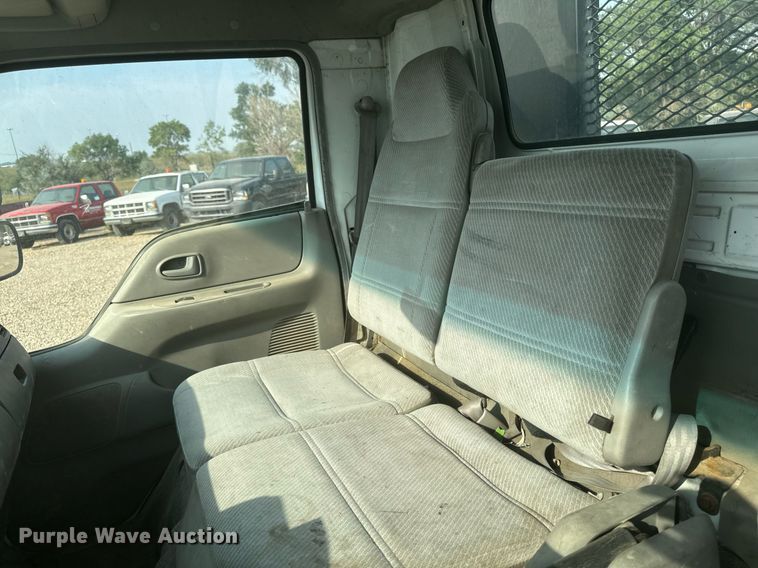 image for item DP8459 2006 Ford LCF flatbed truck