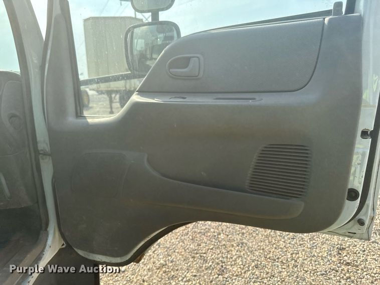 image for item DP8459 2006 Ford LCF flatbed truck