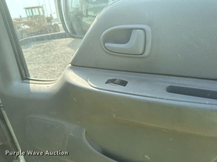 image for item DP8459 2006 Ford LCF flatbed truck