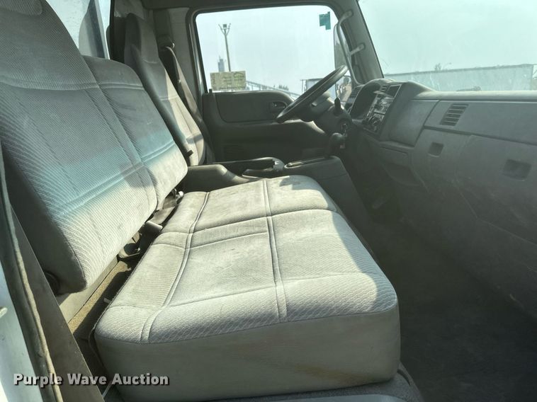 image for item DP8459 2006 Ford LCF flatbed truck